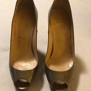 Christian Louboutin Peep Toe Pump. Size 38.